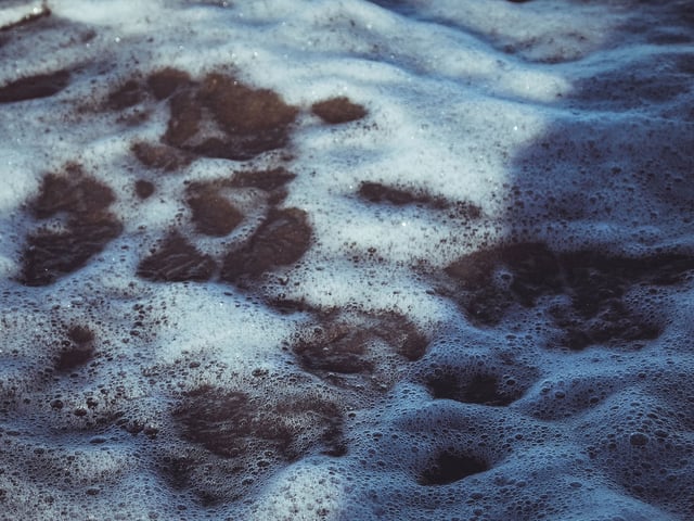Time-resolved analysis of surfactant-surface interaction