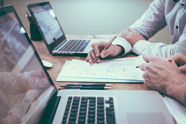 What to consider when analyzing combined QCM-D and ellipsometry data